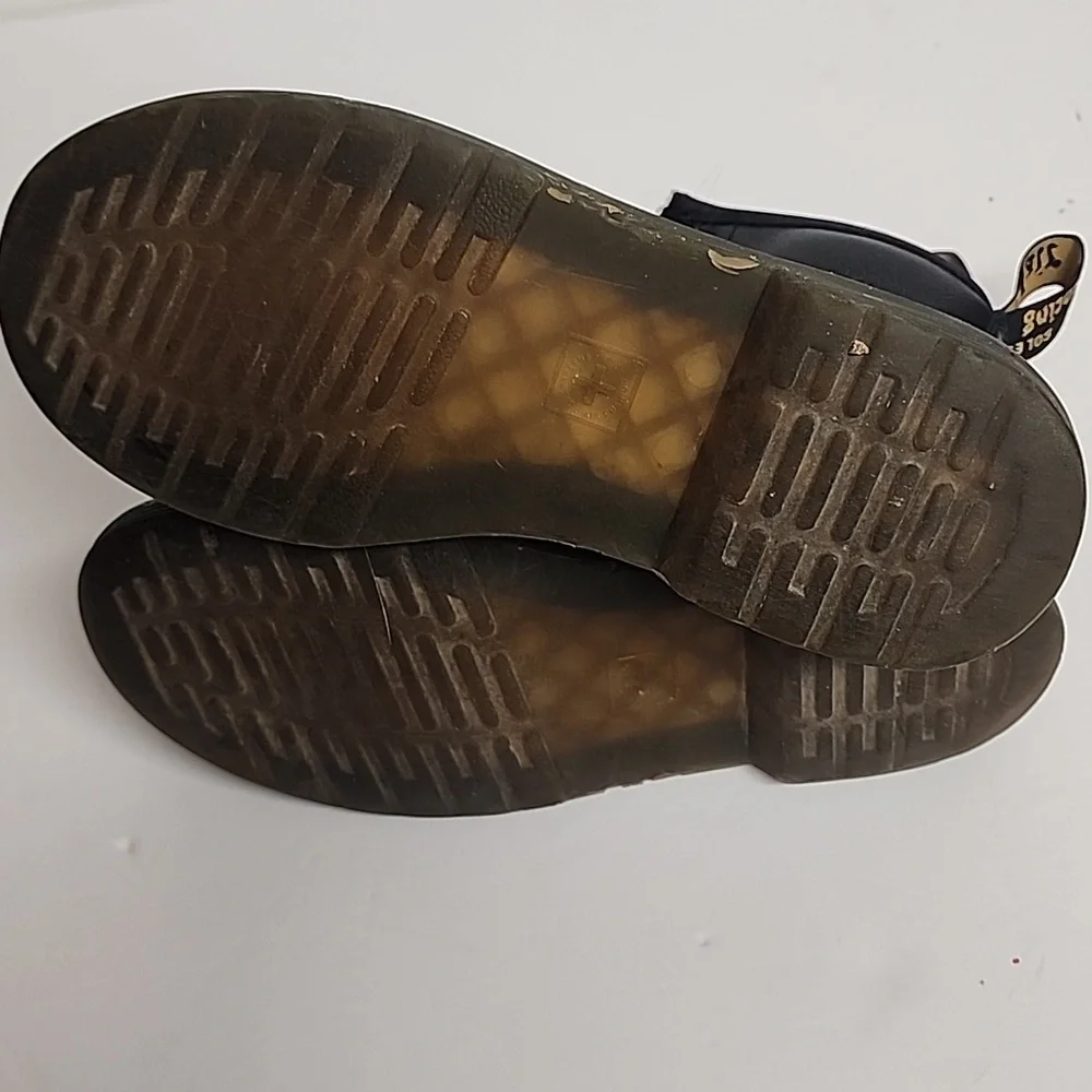 Dr. Martens AirWair with bouncing soles size 3 leather lace-up boots